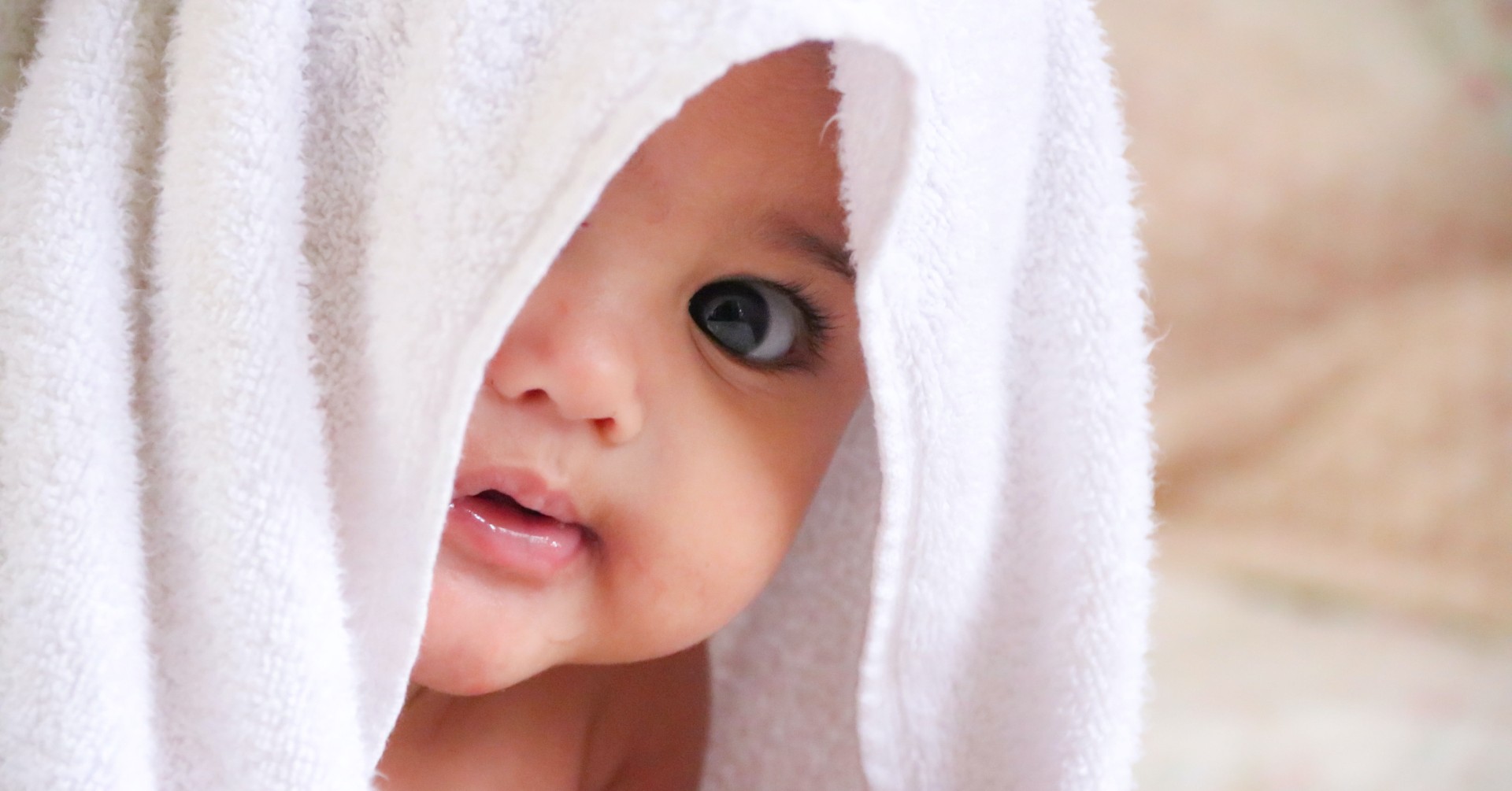 ¿Debemos aplicar crema hidratante a los niños tras el baño?