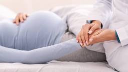 Maniobra de Hamilton para inducir el parto: ¿qué riesgos tiene?