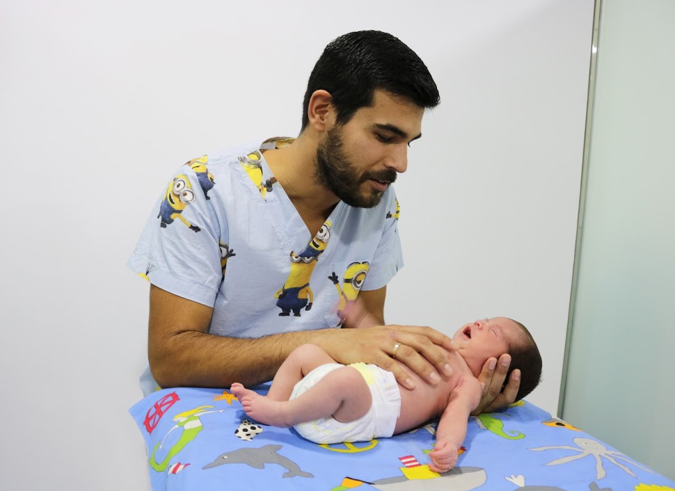 "La fisioterapia en bebés aporta flexibilidad, alineamiento postural y aumento de las capacidades sensoriales"