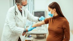 Evitar la vacuna contra la gripe en el embarazo
