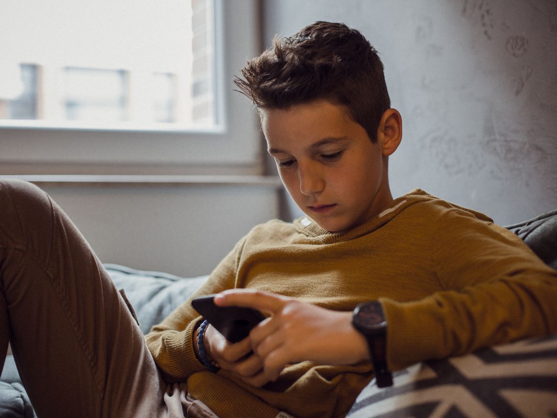 El uso del teléfono móvil puede estar relacionado con la obesidad en adolescentes