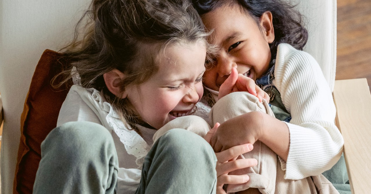 Hacer cosquillas: cuándo sí y cuándo no