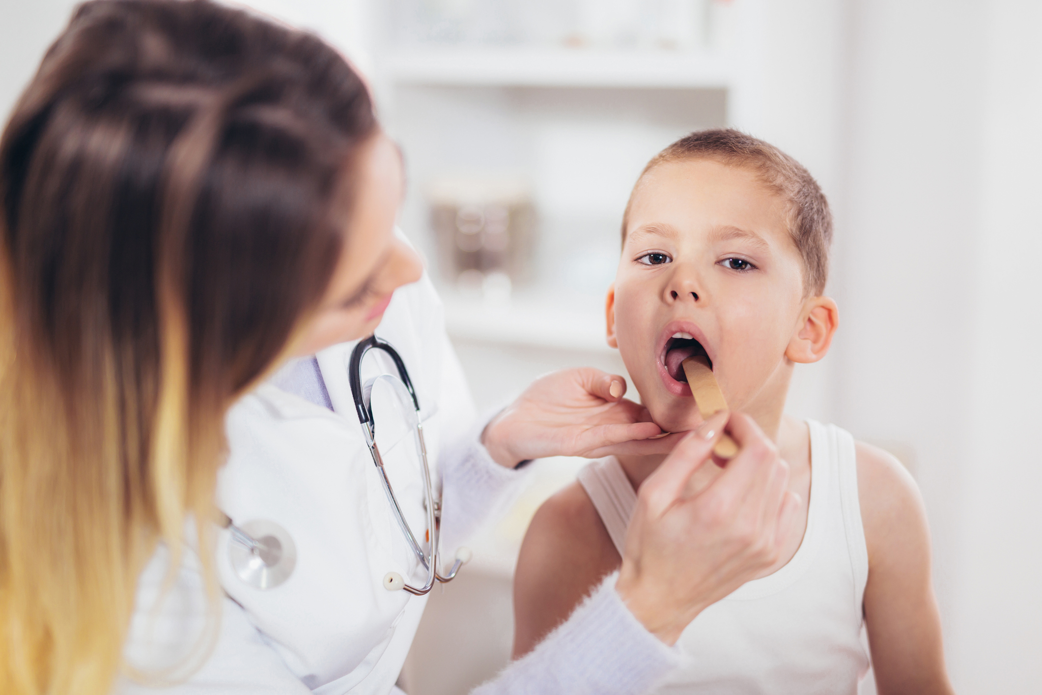 Amigdalitis bacteriana: qué es, por qué pasa y tratamiento