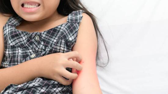 Mi hijo se pellizca la piel: ¿qué es la dermatilomanía?