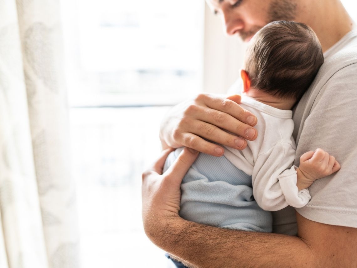 padre con bebé