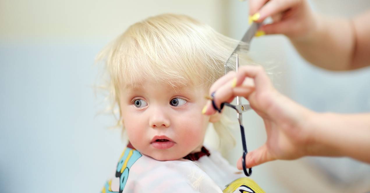 Trucos para llevar a tu hijo a la peluquería por primera vez