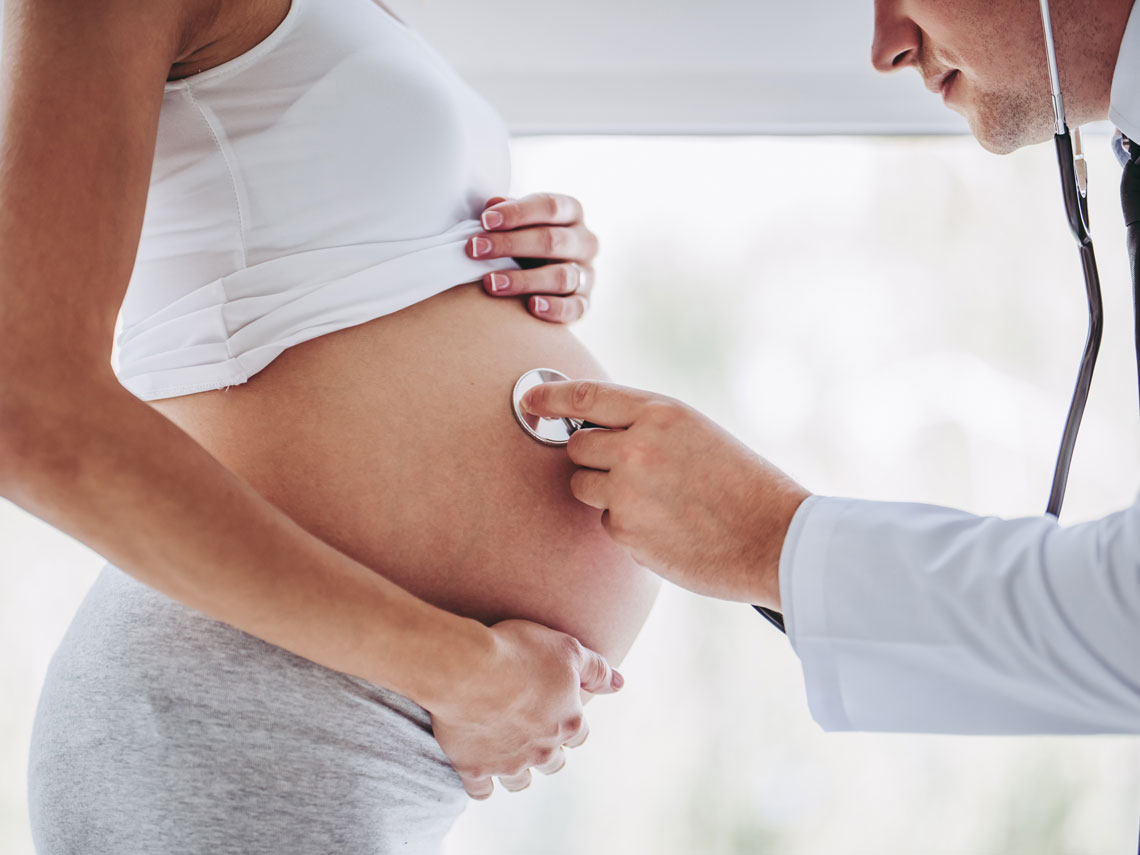 ¿Qué siente el bebé en el seno materno?
