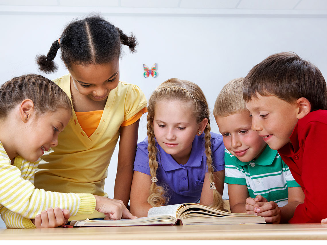 niños leyendo