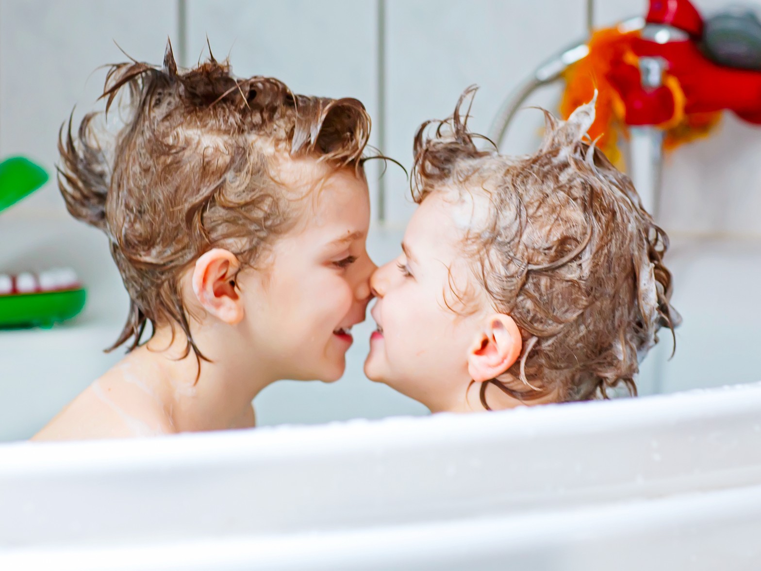 Niños en la bañera