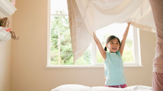 Cómo enseñar al niño a hacer su cama paso a paso