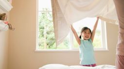 Cómo enseñar al niño a hacer su cama paso a paso