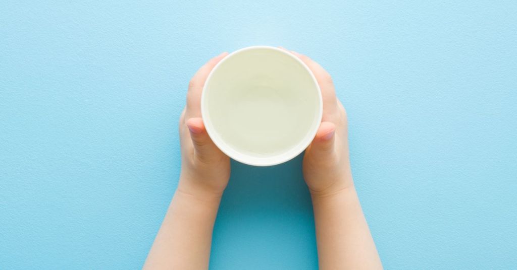 ¿El agua con gas (carbonatada) es adecuada para los niños?