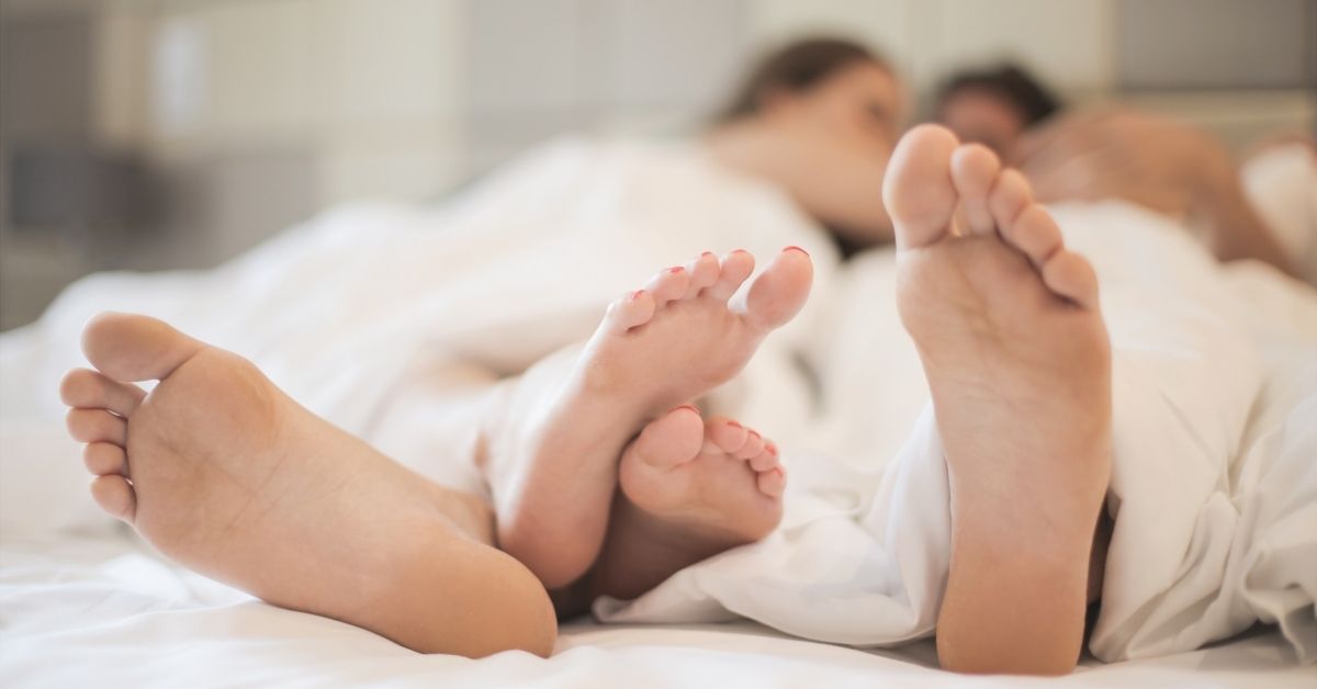 Estas son las mejores posturas para dormir en pareja