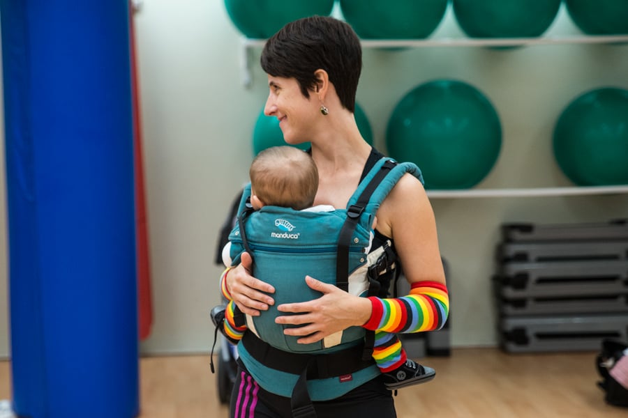 Kangatraining, el nuevo deporte para ponerte en forma porteando a tu bebé