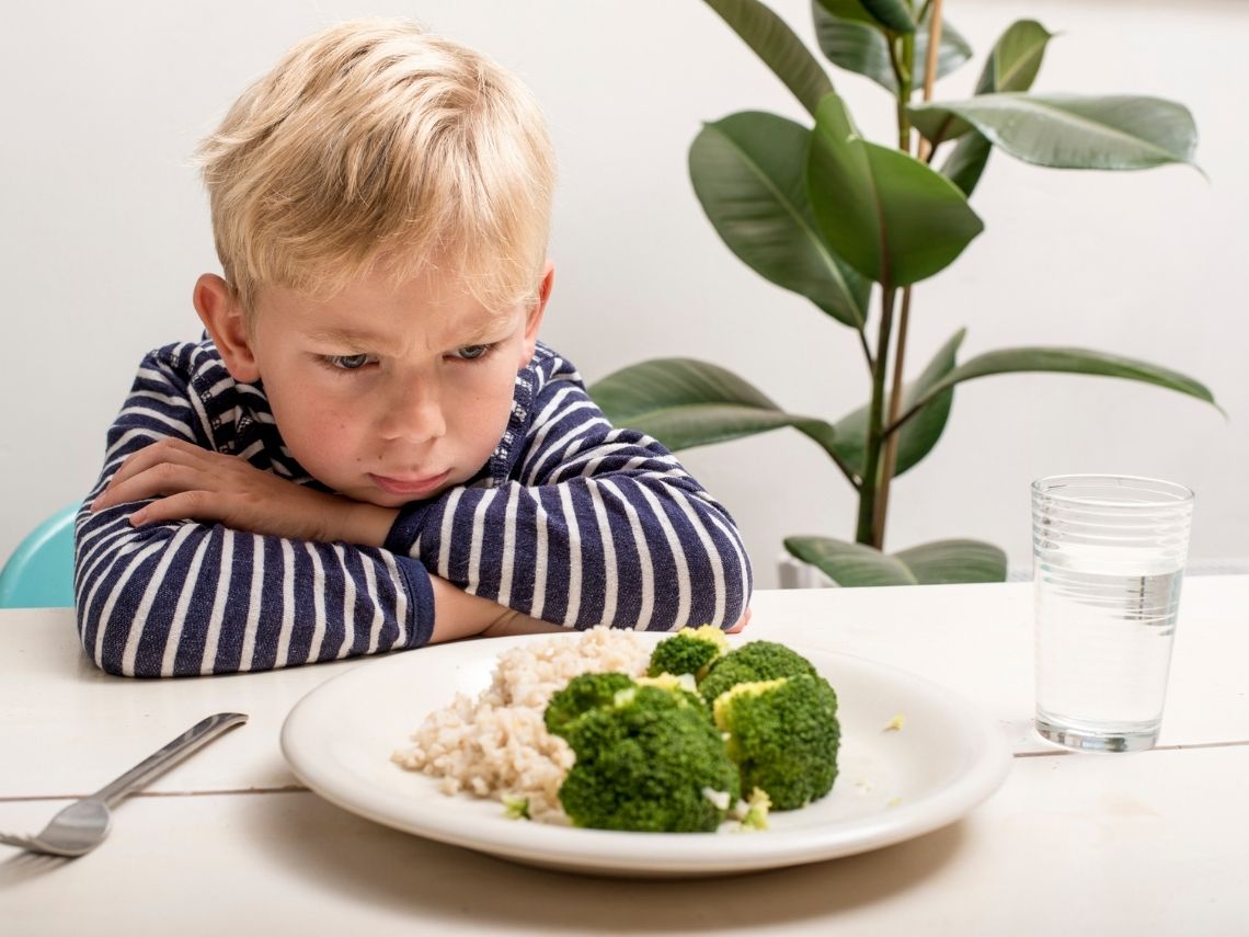 Tienes que acabarte la comida