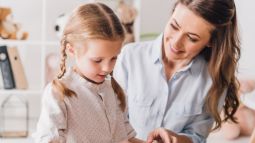¿Cómo tratar a un niño con Síndrome de Asperger?