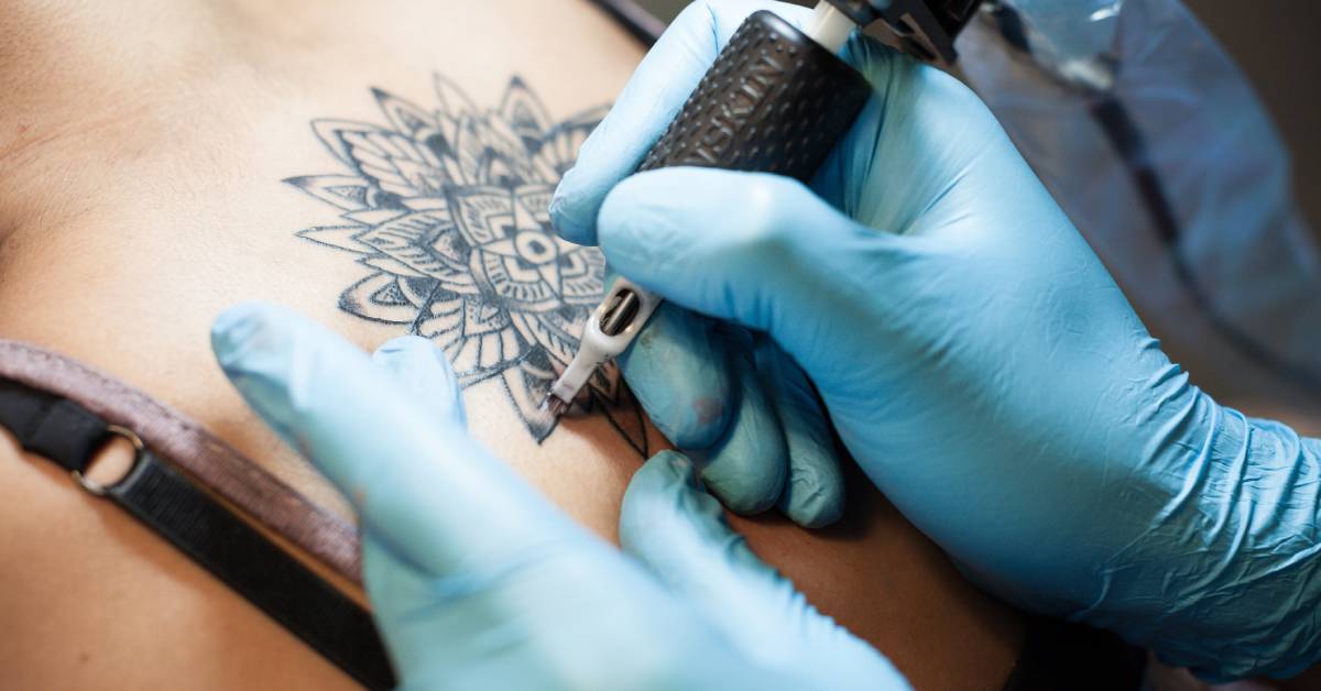 Tatuajes y lactancia materna: ¿son compatibles?