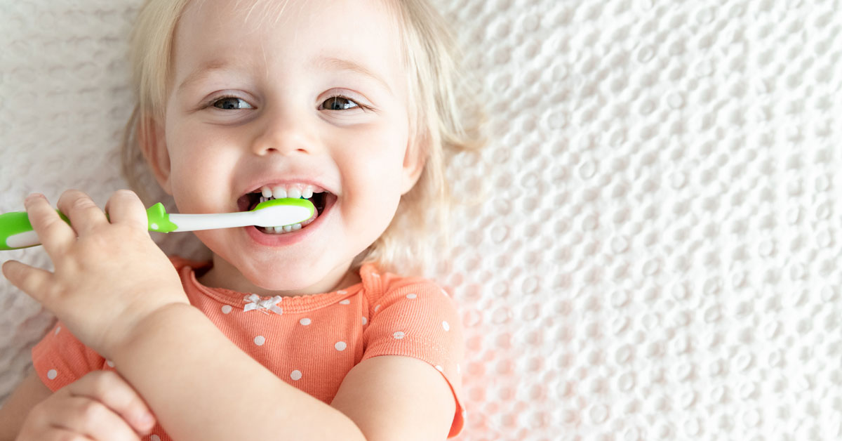 Cepillos y pasta de dientes para niños