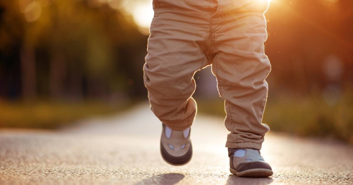Sus primeros pasos: ¿cuándo empieza a andar un bebé?