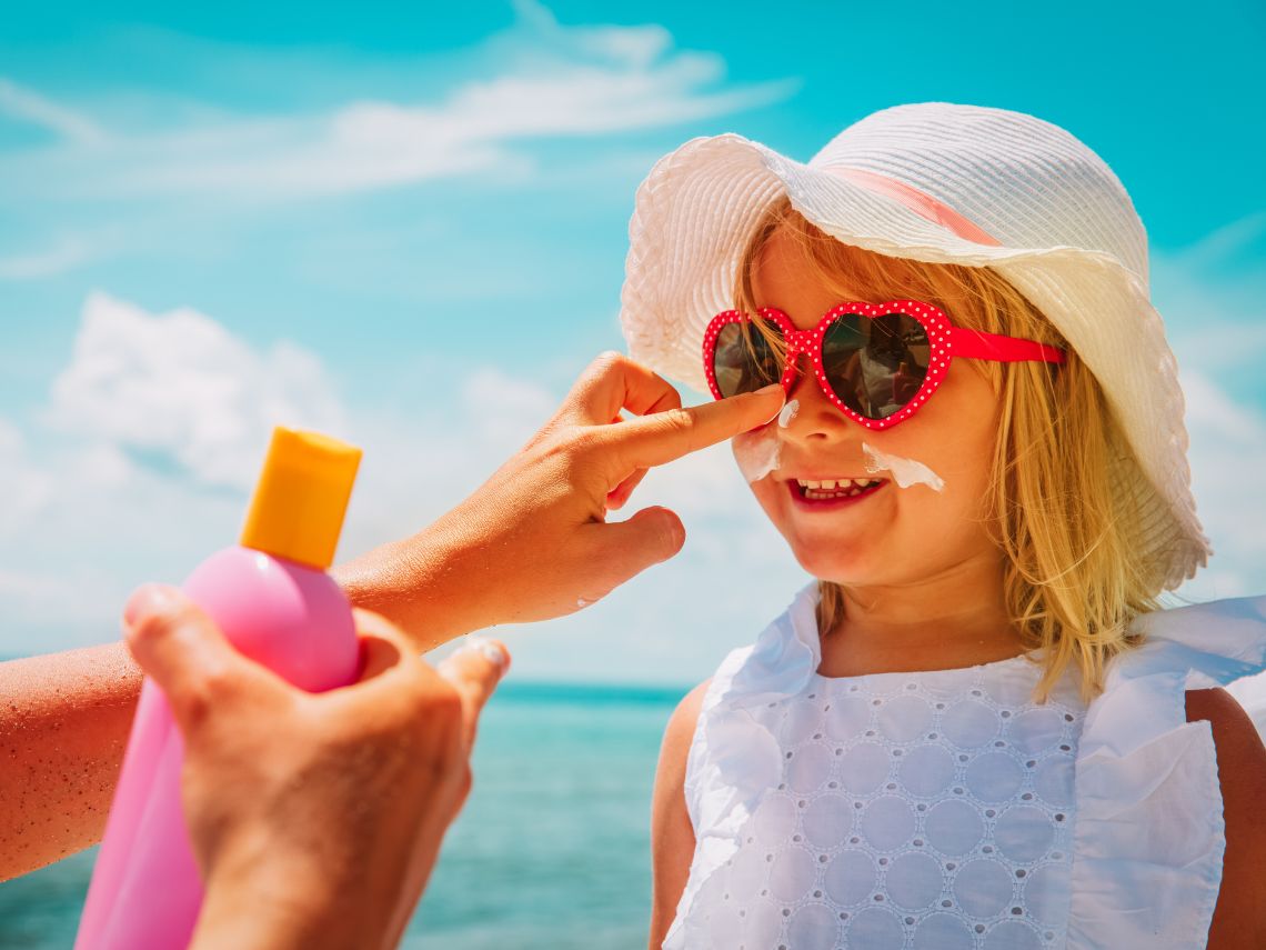 Cómo proteger al bebé y al niño del sol correctamente