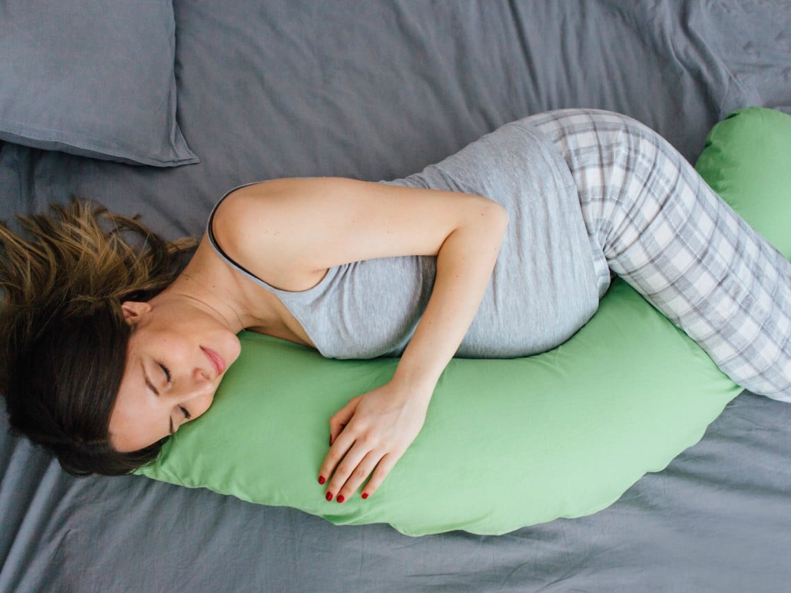La mejor posición para dormir durante el embarazo