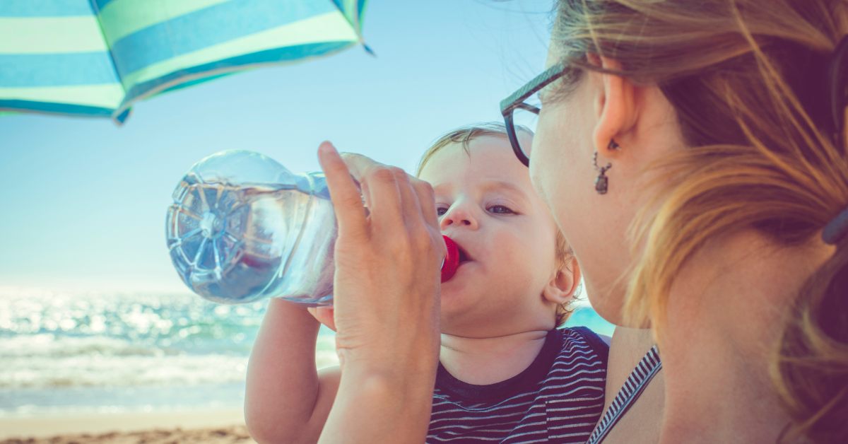 Cómo hidratar a un bebé en verano