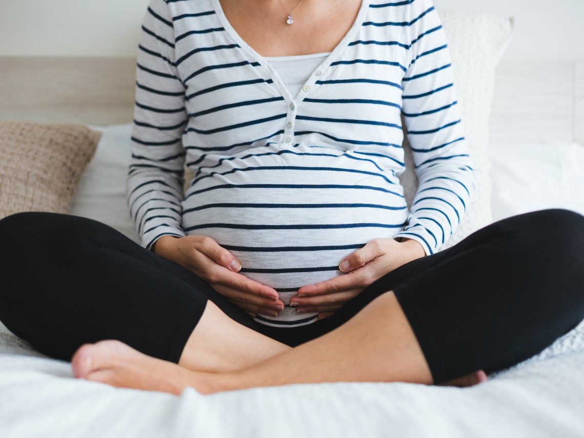 Los movimientos del bebé en la barriga de la mamá