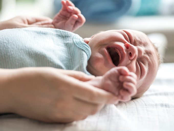 ¿Los bebés deben llorar al nacer?