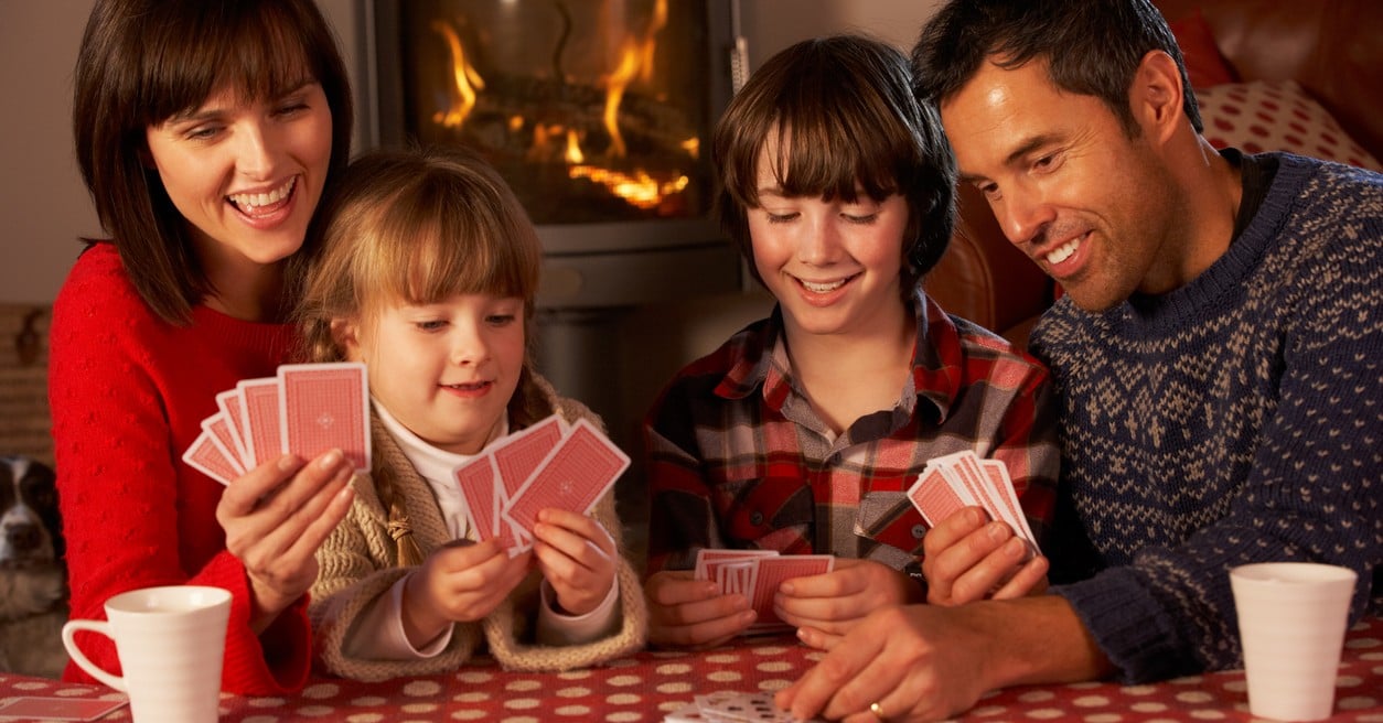 Los mejores juegos de cartas para divertirse en familia