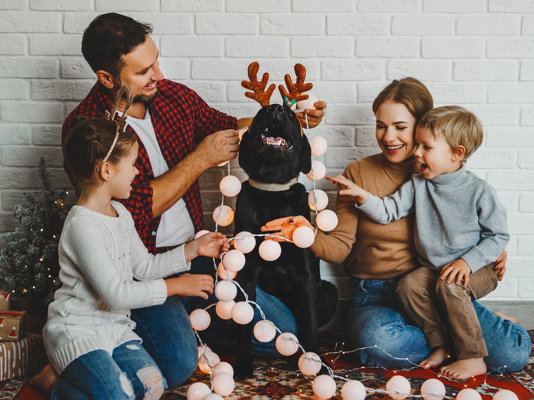 Familia en Navidad (Foto: iStock)