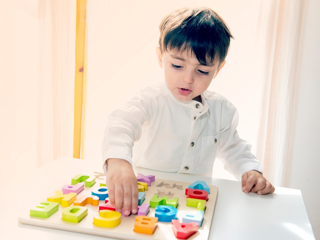 Niño jugando (Foto: iStock)