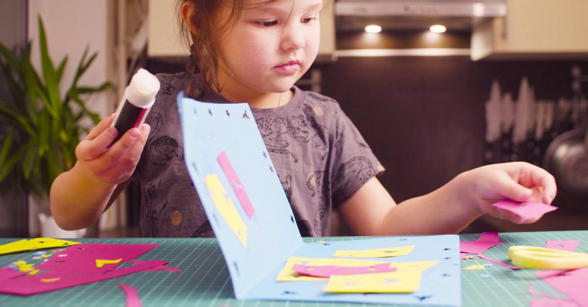 Cómo crear un diario de las emociones con los niños