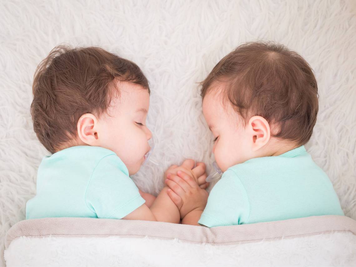 bebés gemelos