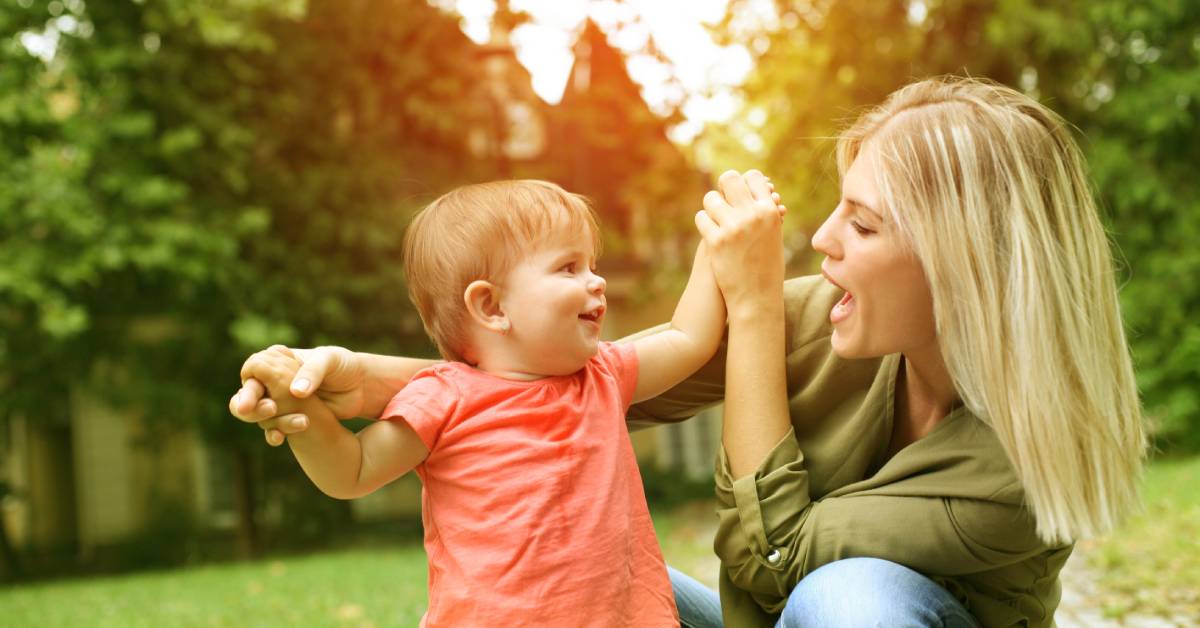 ¿Cómo es el comportamiento de un bebé de un año?