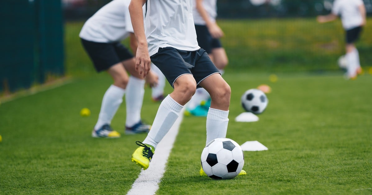 Fútbol o fútbol sala, ¿qué disciplina es mejor para que empiecen a jugar los niños?