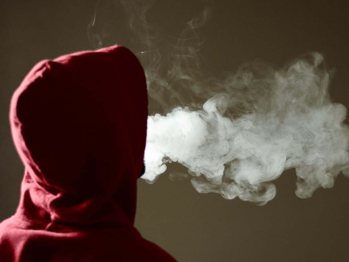 adolescente fumando