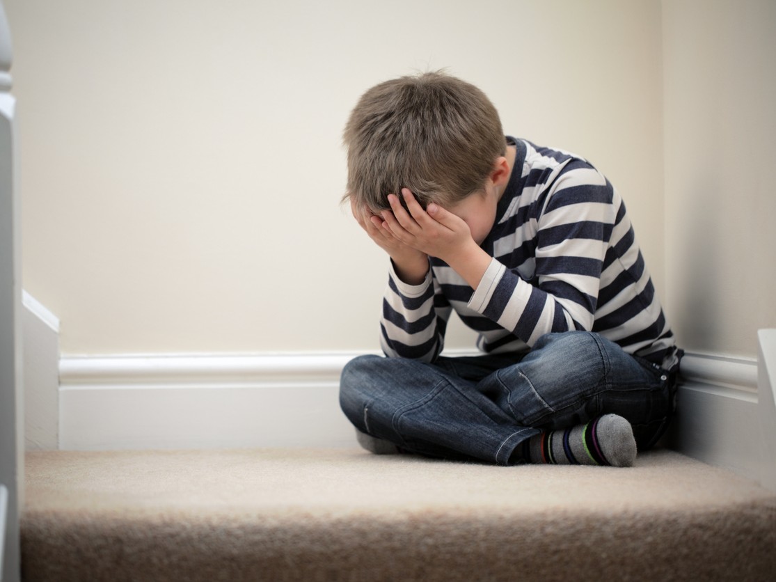 Niño castigado (Foto: iStock)