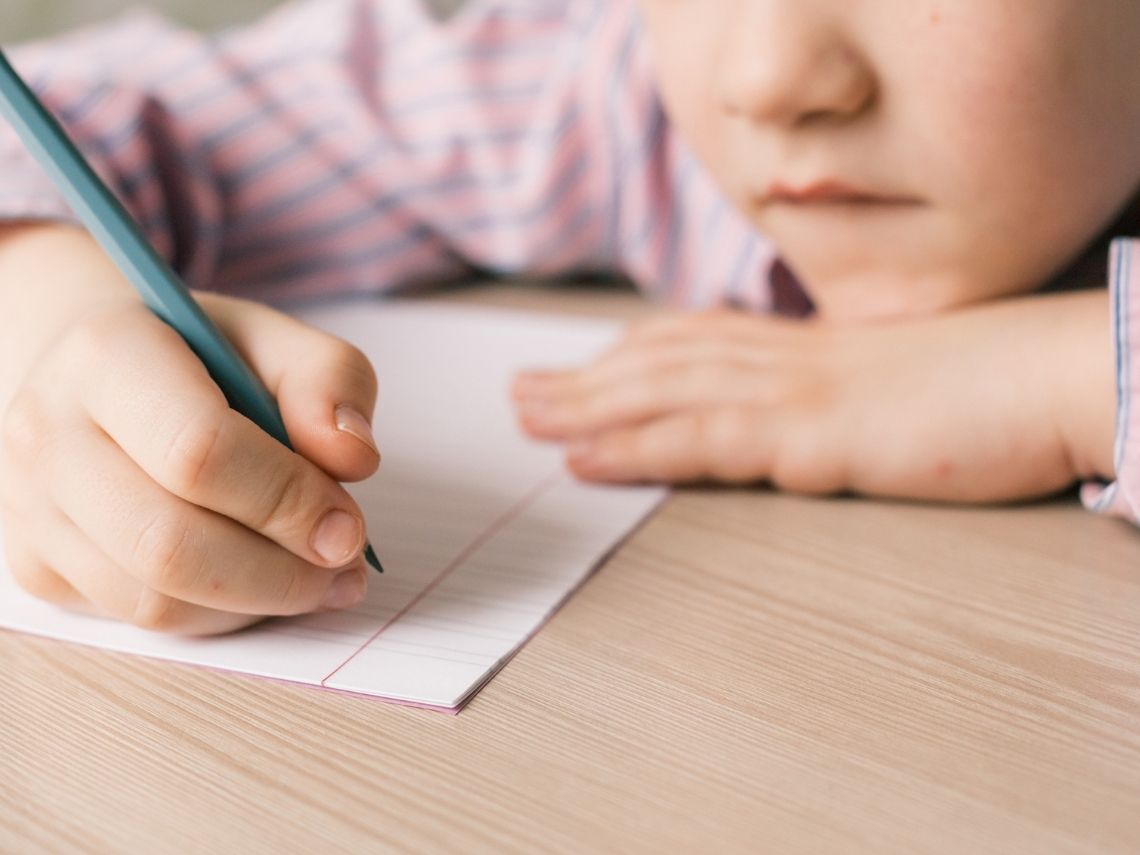 1.	Escribir una carta a sus familiares y amigos