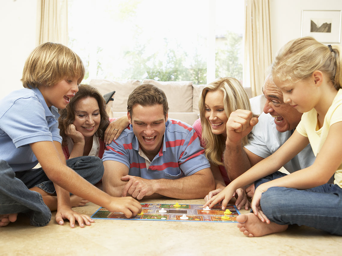 familia jugando