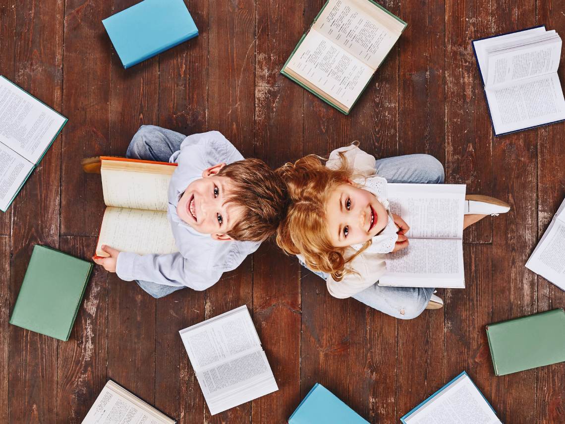 niños con libros