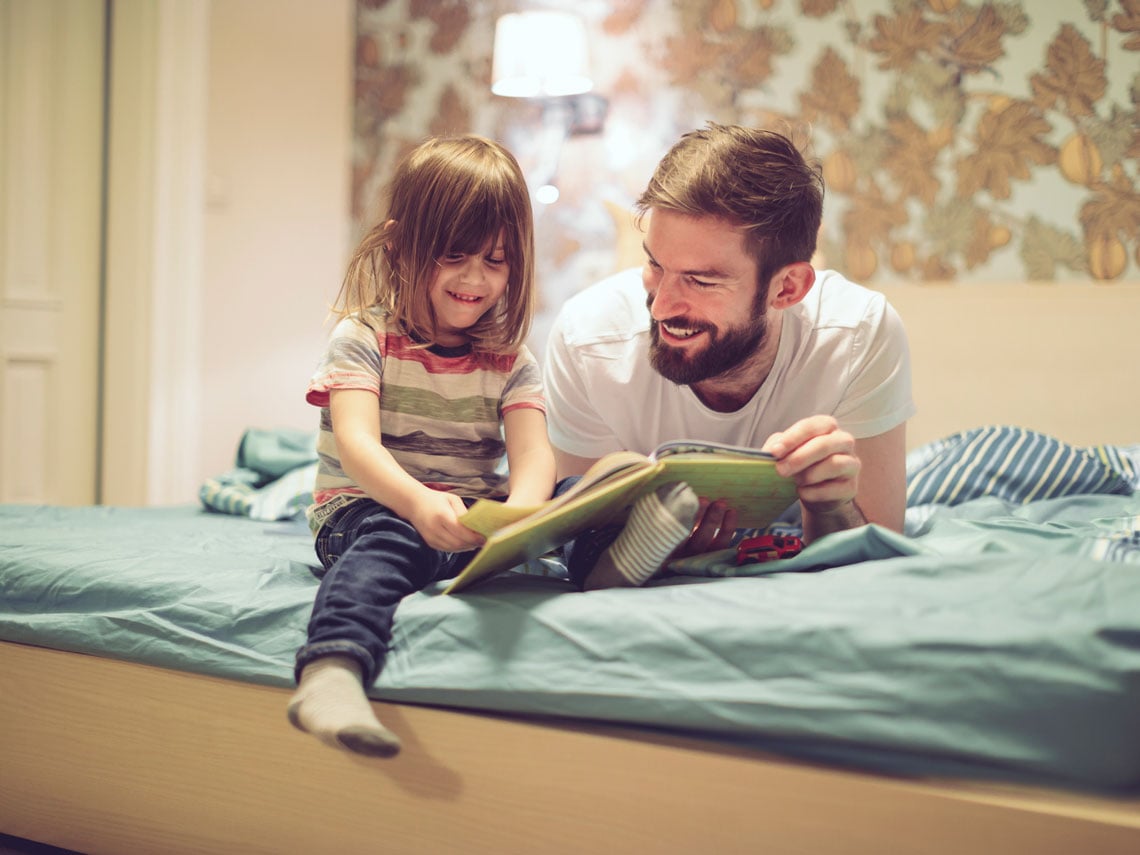 leyendo madre e hija