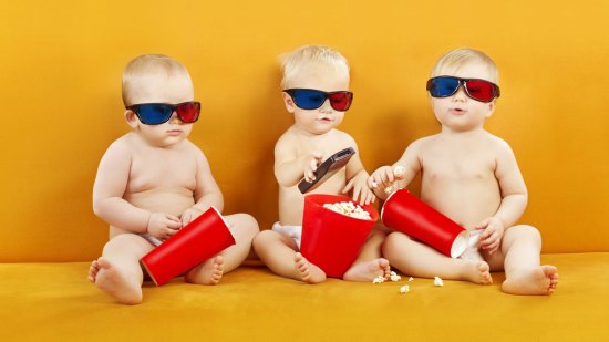 niños viendo la tele
