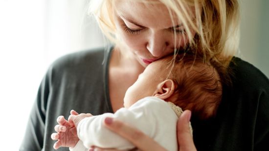 ¿Te duele el pulgar? Podrías sufrir el ‘pulgar de mamá’