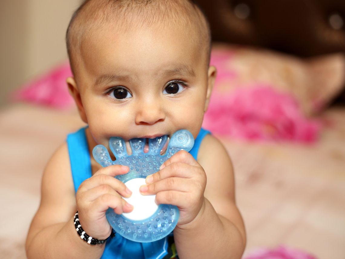 Consejos para calmar el dolor de encías y dientes del bebé