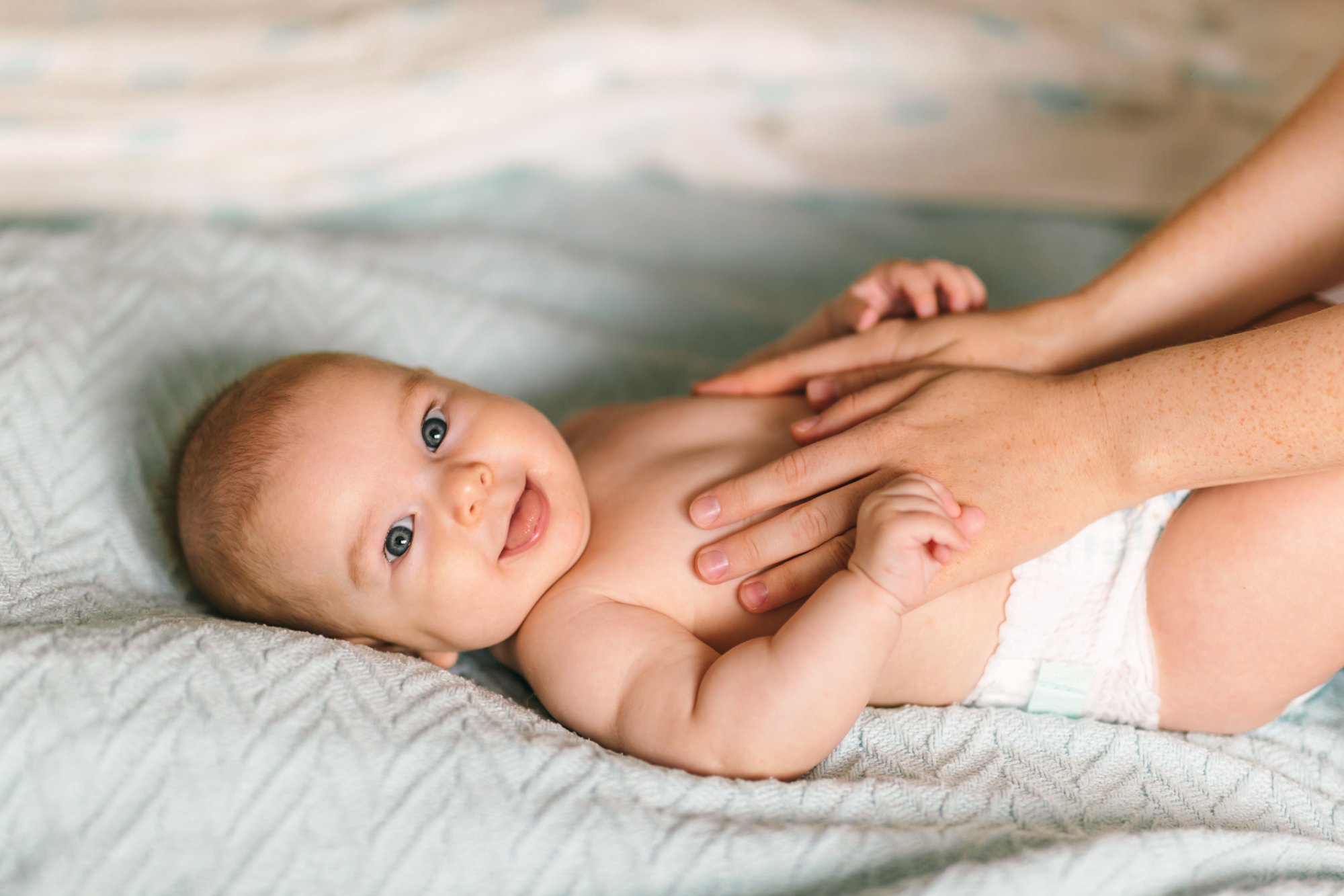 Beneficios de dar masajes a los bebés