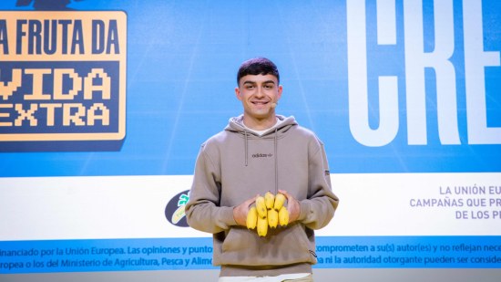 Pedri abandera la lucha de Plátano de Canarias contra la obesidad infantil
