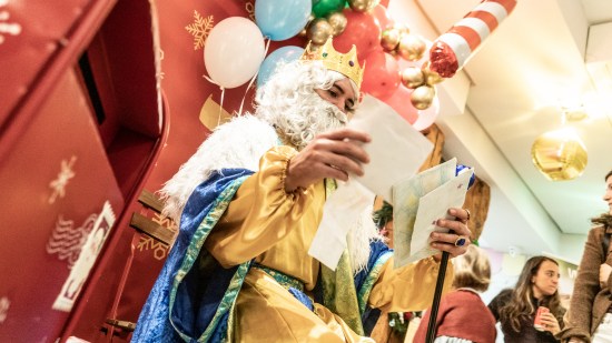 El Rey Mago durante el evento navideño de SerPadres
