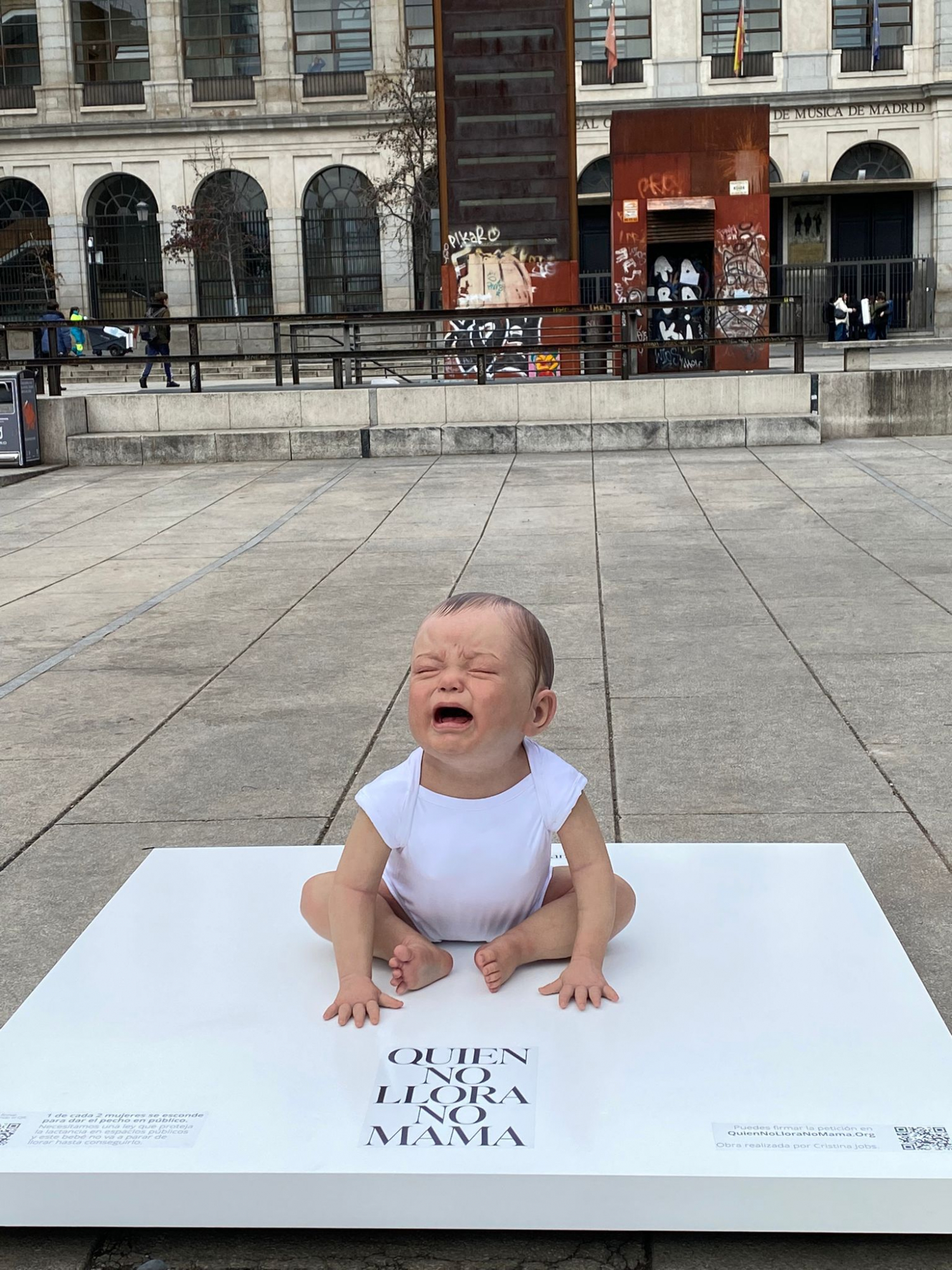 Bebé gigante en el Museo Reina Sofía