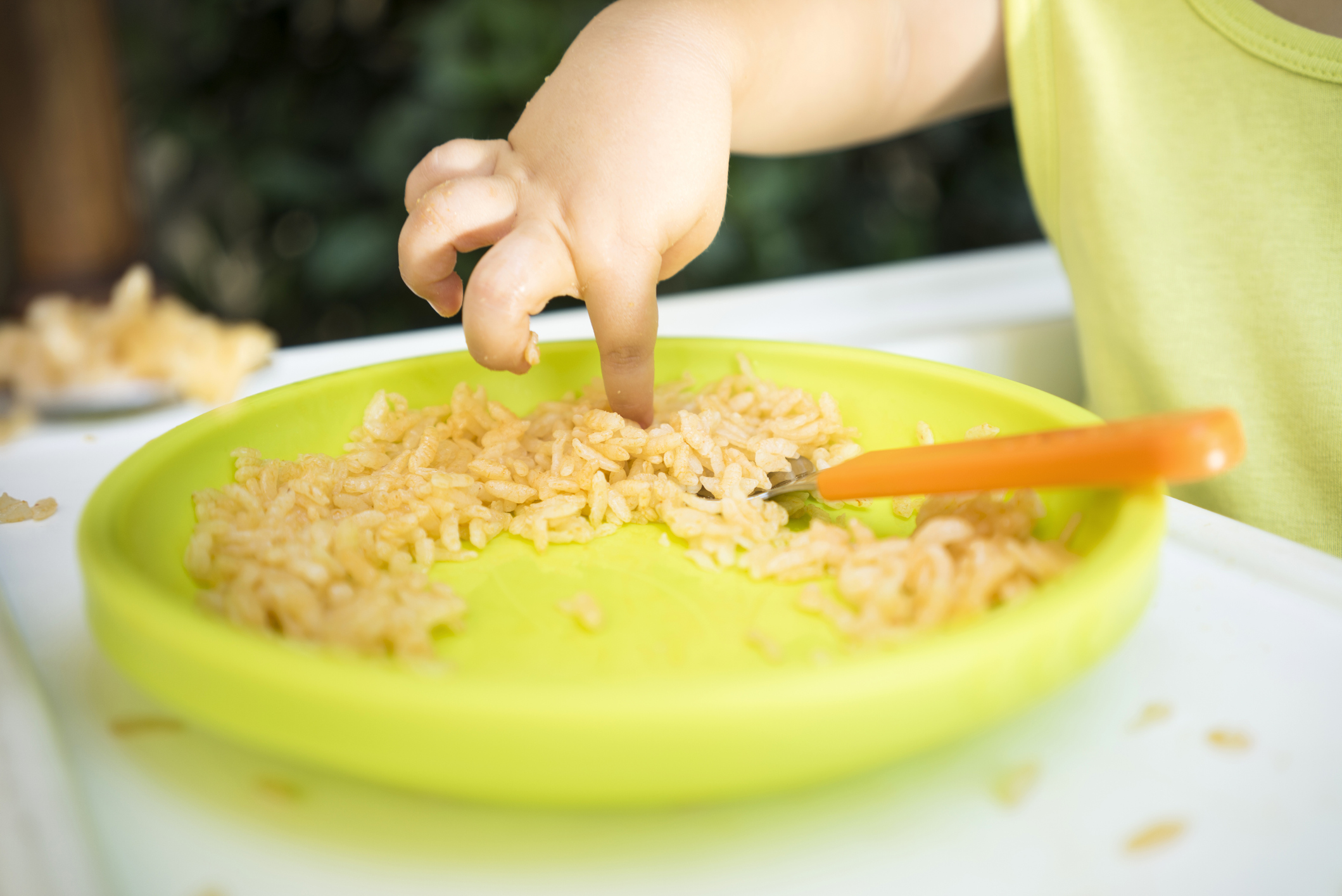 Arroz en la dieta del bebé: ¿pueden comer tortitas y leche de arroz?