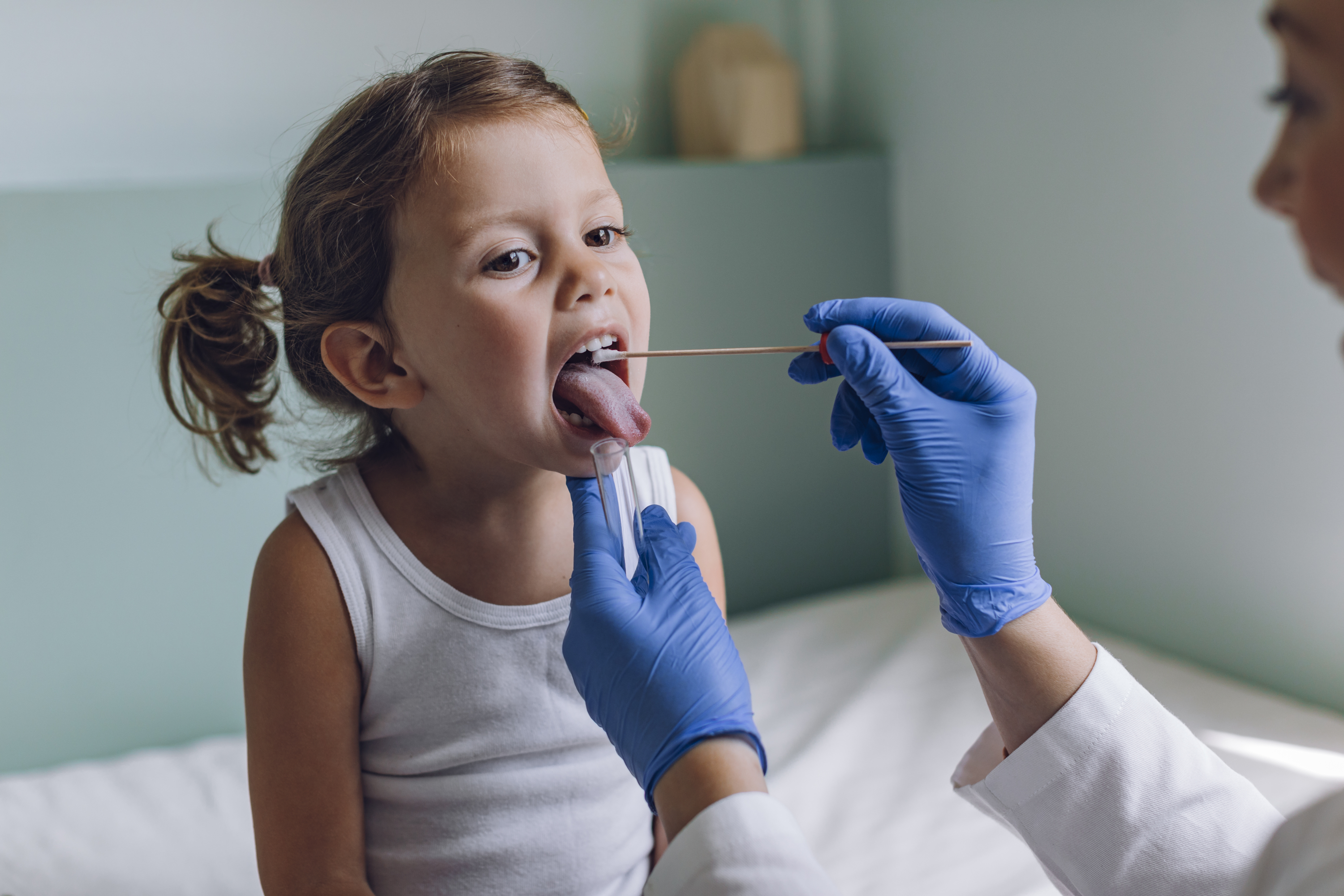 niña medico